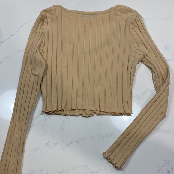 ❗2/$10❗Long sleeve beige T-shirt - Picture 5 of 7
